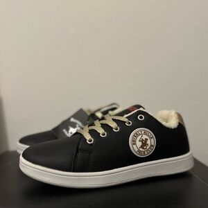 BEVERLY HILLS POLO CLUB W/O BOX
WOMEN’S US 6
BRAND NEW